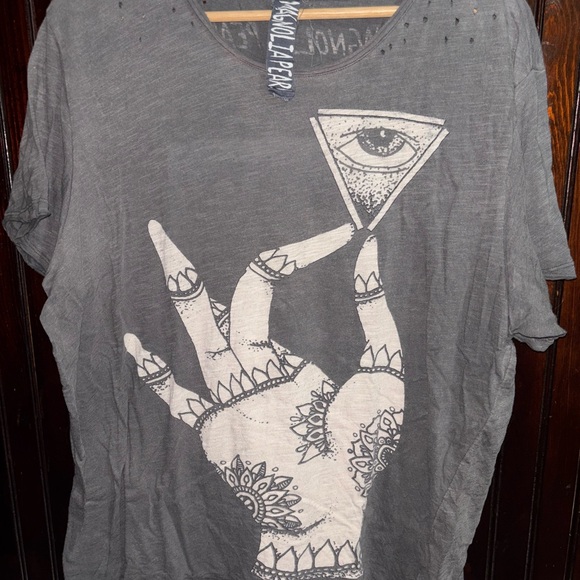 Magnolia Pearl Tops - Magnolia Pearl Gray Graphic Tee